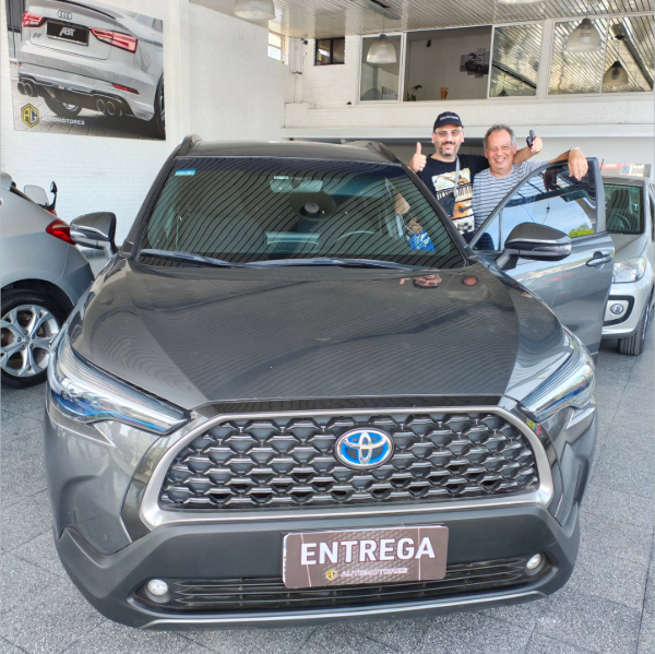 Daniel con Corolla Cross